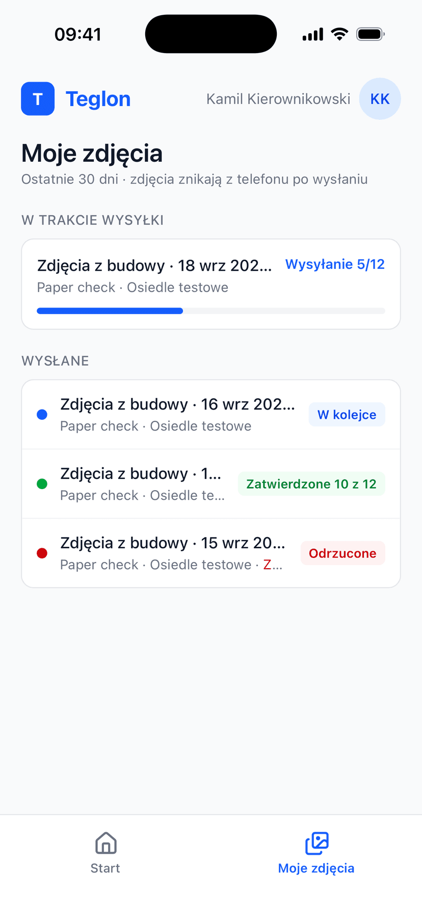 Ekran „Moje zdjęcia” — sekcja „W trakcie wysyłki” z paskiem postępu